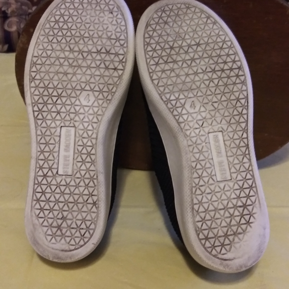 Steve Madden Slip On Youth Sneakers - Picture 8 of 8